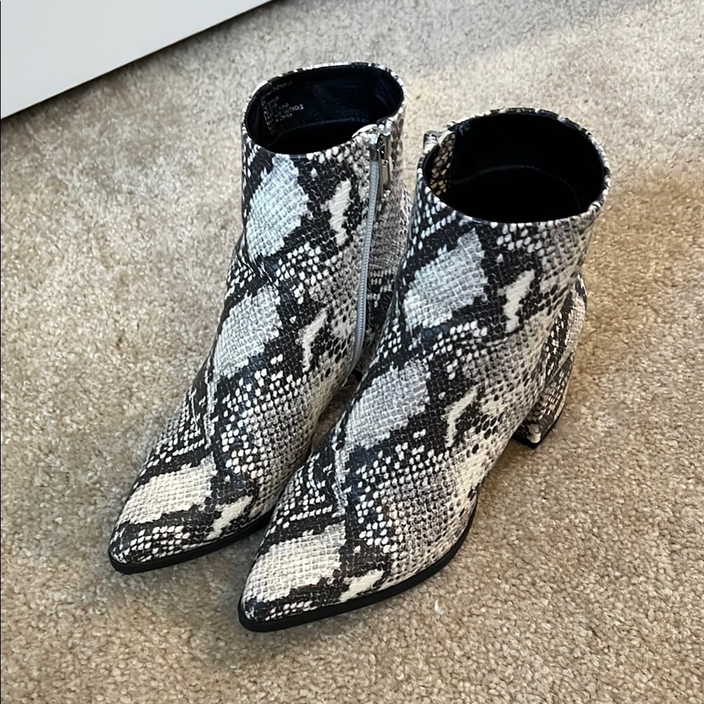 Steve Madden Black and White Ankle Boots with Snakeskin Pattern